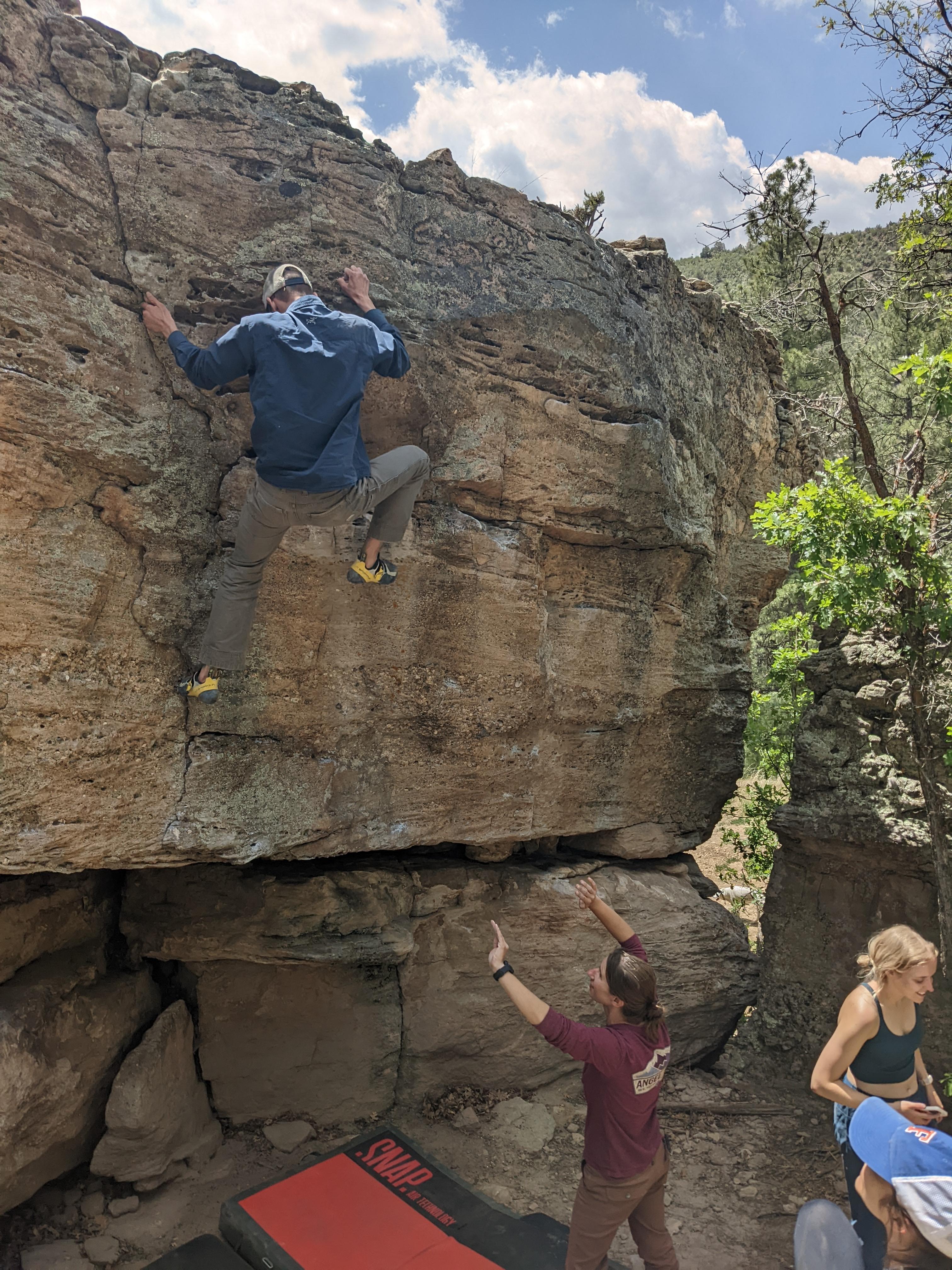 /images/chris-bouldering.jpg